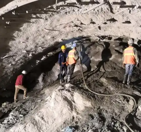 港口拱顶带模注浆料的施工流程及注意事项